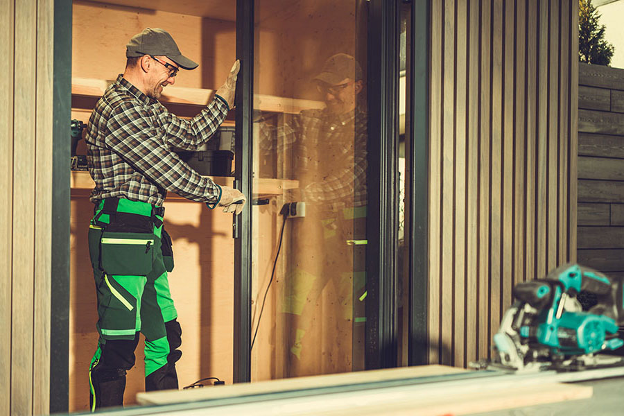 Fitter with a black aluminium sliding door